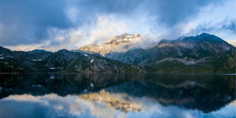 数字游民与居家自由职业者必备：打造高转化专业作品集全指南